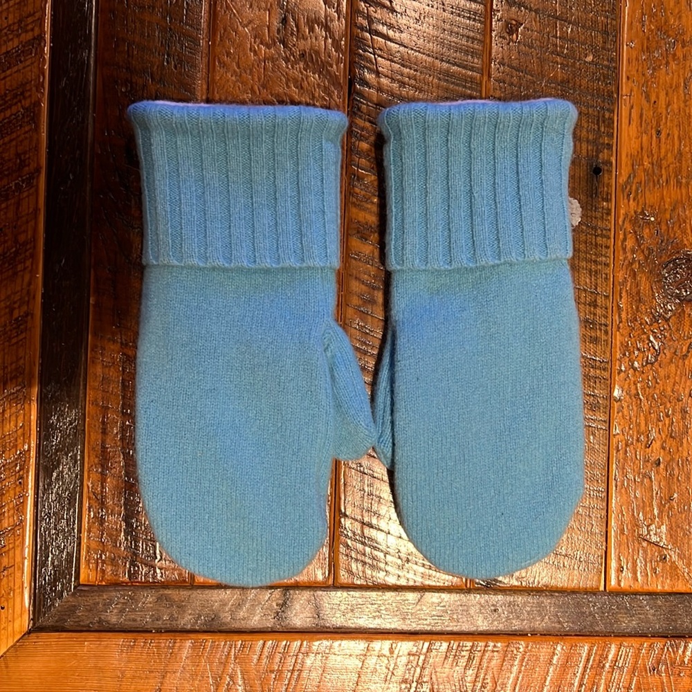 Women’s Mittens. Brand new.